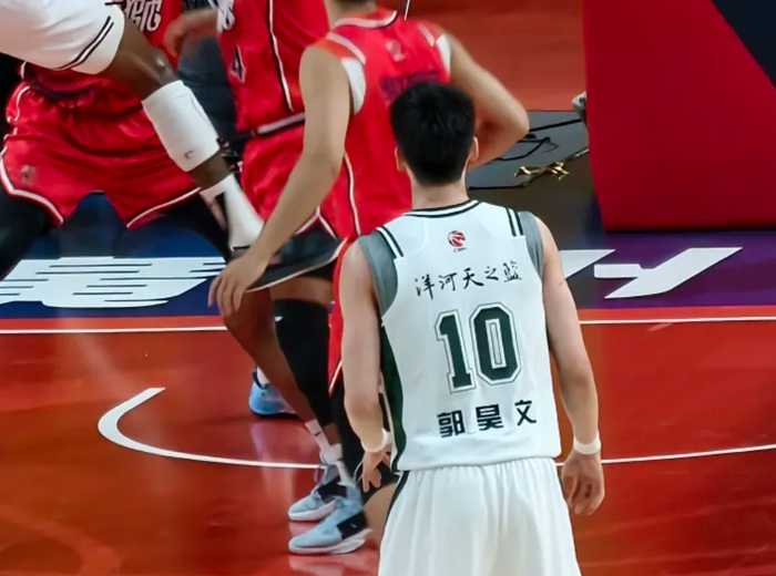 皇冠足球-郭昊文是真带不动同曦！连突带投轰30分，全场扛着前进，队友太菜|南京同曦|徐昕|比赛|数据|南京_新浪体育_新浪新闻